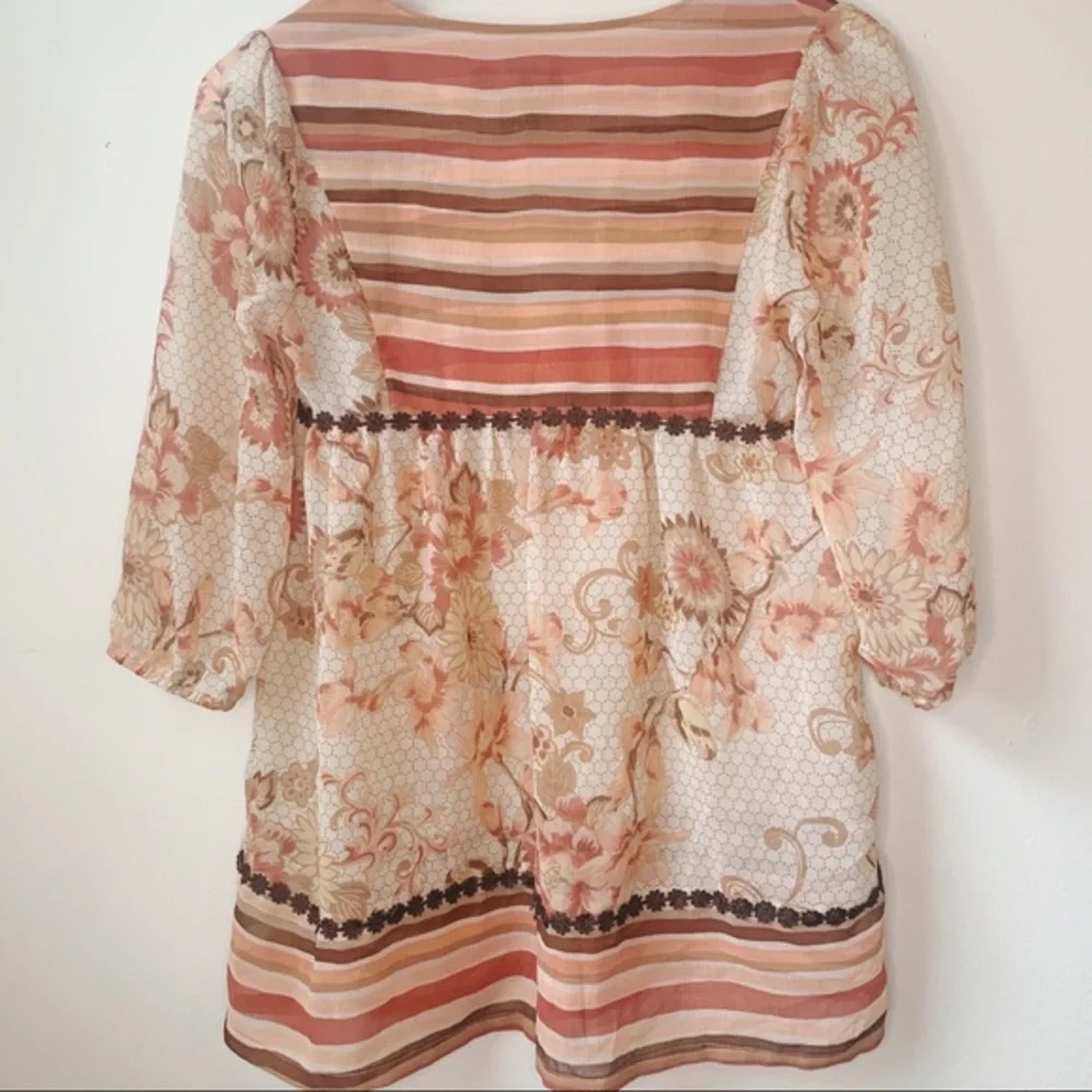 3/15 💚 Rampage | Floral & Striped Pattern Chiffon V-Neck Tunic - Picture 2 of 9